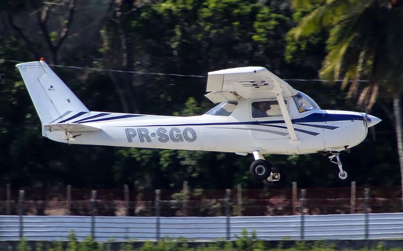 Cessna Commuter (PR-SGO) -  Cessna 150M