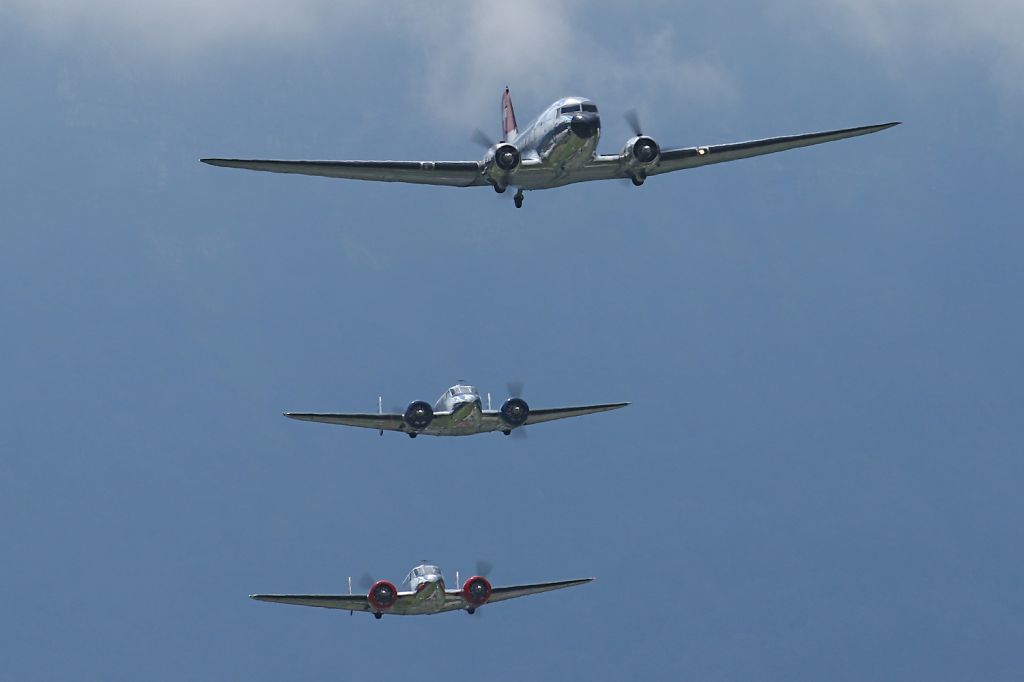 Douglas DC-3 (N431HM) - Classic formation / a DC-3 and two Beech-18