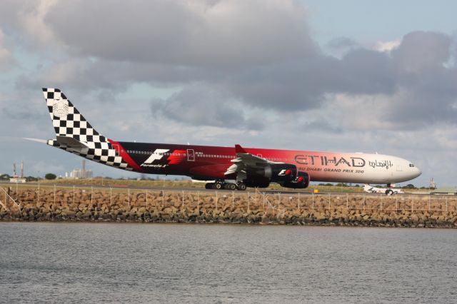 Airbus A340-600 (A6-EHJ)