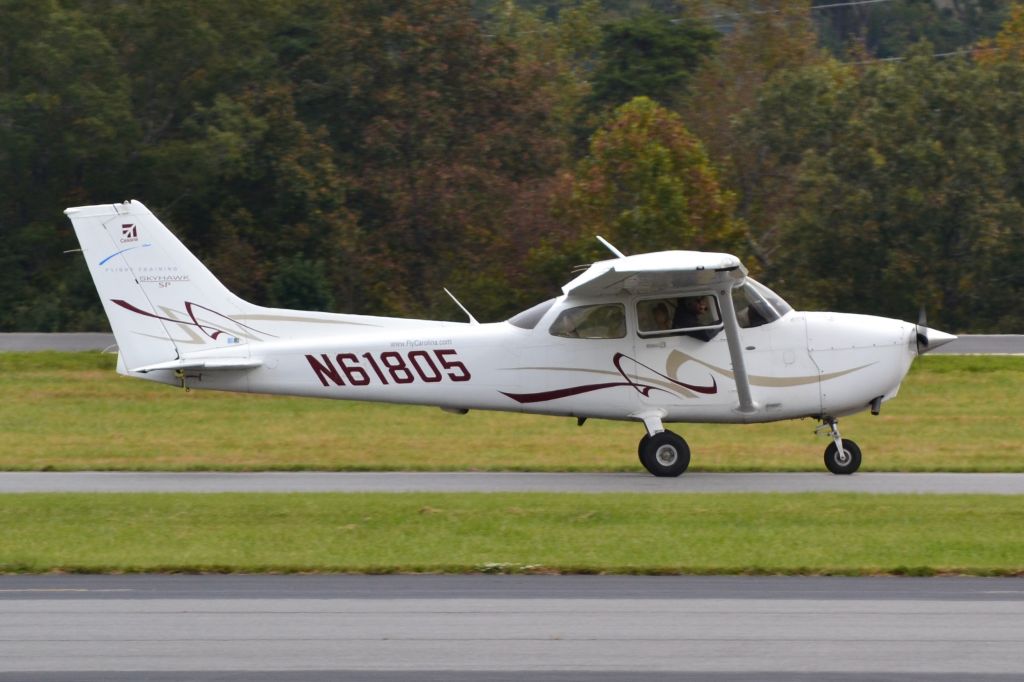Cessna Skyhawk (N61805) - taxiing at KJQF - 10/25/18