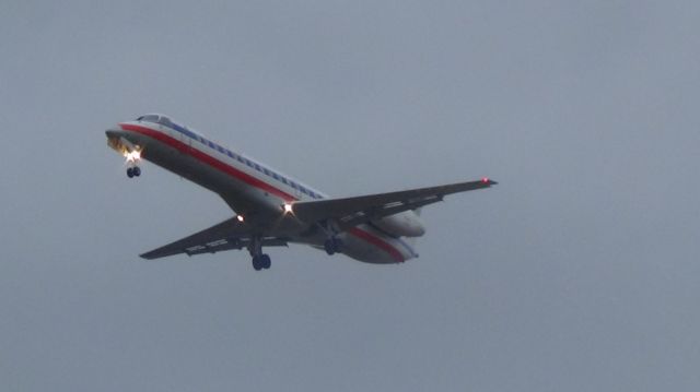 Embraer ERJ-145 (N852AE) - Landing runway 27.