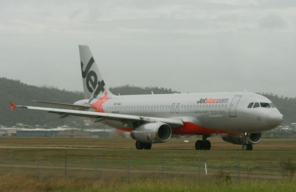 Airbus A320 (VH-VQJ)