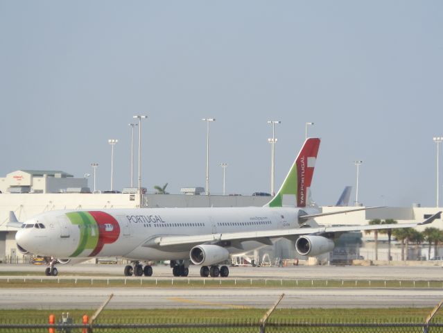 Airbus A340-300 (CS-TOA)