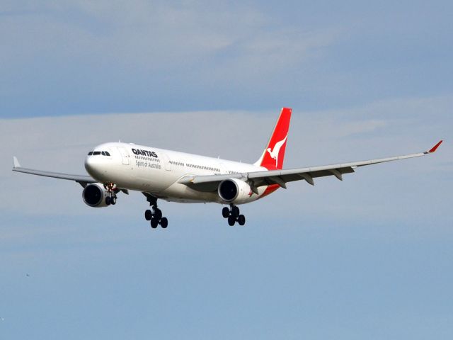 Airbus A330-300 (VH-QPJ) - On short finals for runway 05. Thursday 12th July 2012.