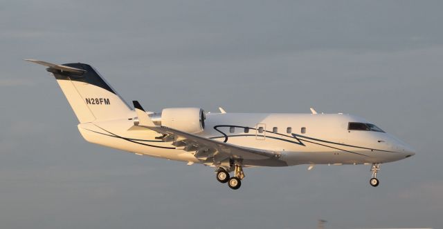 Canadair Challenger (N28FM) - Landing at FLL on the afternoon of the 1st of December, 2018.