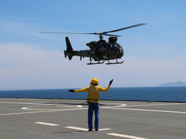 — — - FRENCH ARMY GAZELLE TO FRENCH NAVY SHIP DIXMUDE