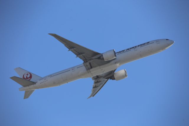 BOEING 777-300ER (JA742J)