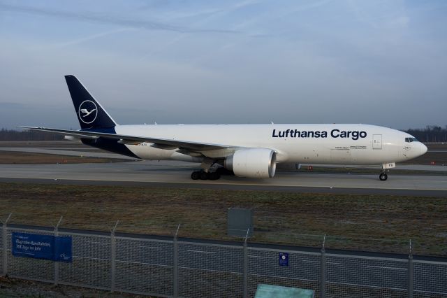 BOEING 777-200LR (D-ALFG)