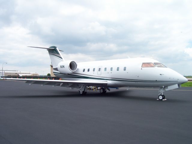 Canadair Challenger (N1M) - After new paint in Dallas.