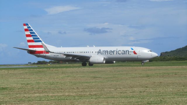 Boeing 737-800 (N873NN)