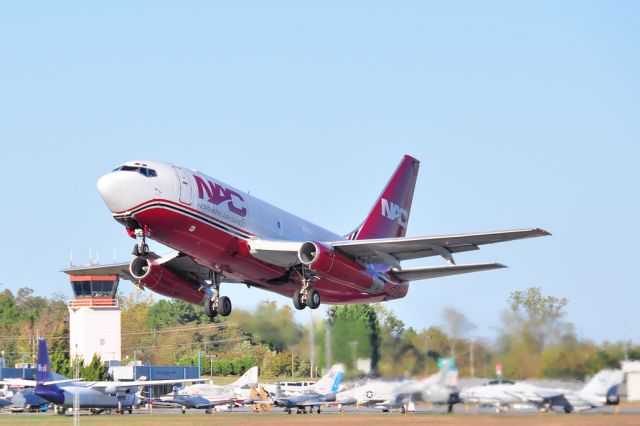 Boeing 737-200 (N322DL)