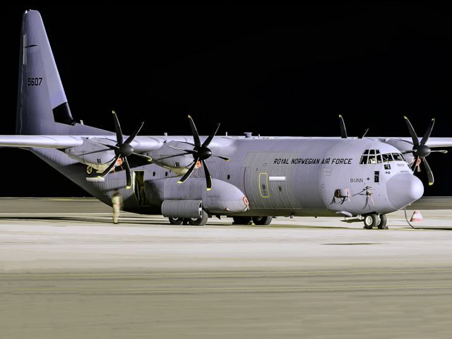 Lockheed C-130 Hercules (N5607)