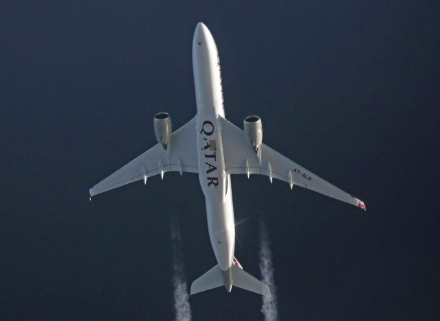 Airbus A350-900 (A7-ALN) - Premier vol test le 13-01-17 35 000 FT VERTICAL COTE VENDEENNES