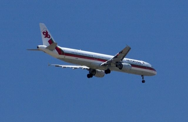 Airbus A321 (CS-TJE) - 2002- Old colours, so nice!