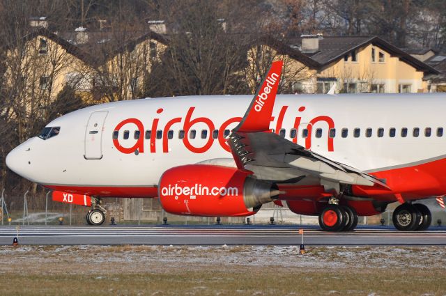 Boeing 737-700 (D-AHXD)