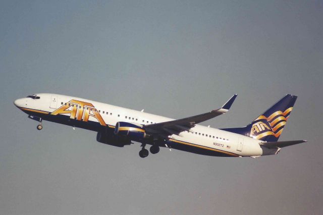 Boeing 737-800 (N302TZ)