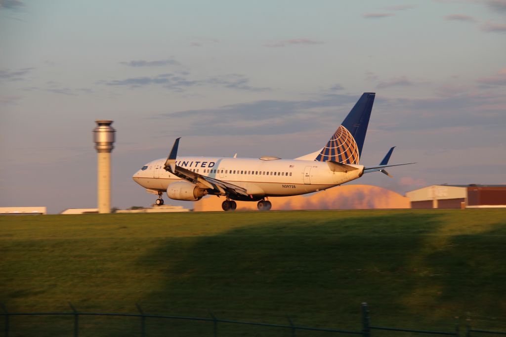 N39728 — - UA2212 from IAH (July 30th, 2023)