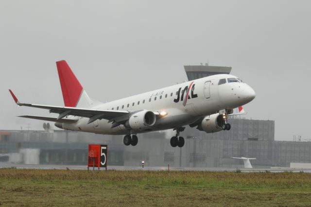 Embraer 170/175 (JA213J) - 26 September 2015: J-AIR, HKD-ITM.