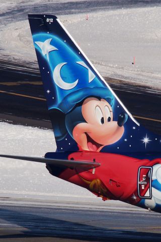 Boeing 737-800 (C-GWSZ) - Mickey!