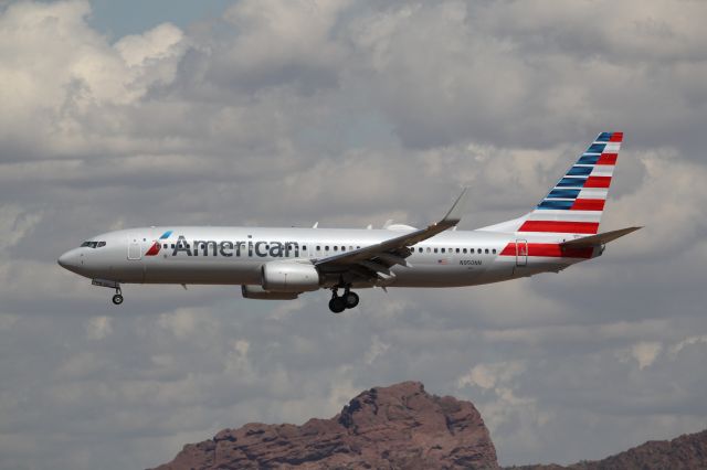 Boeing 737-800 (N950NN)