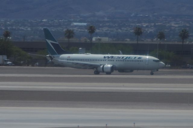 Boeing 737-700 (C-GWSA)