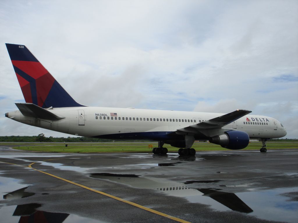 Boeing 757-200 (N638DL)