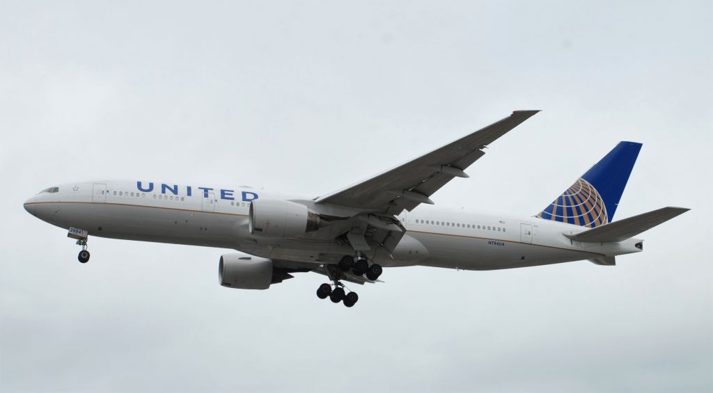 Boeing 777-200 (N784UA)