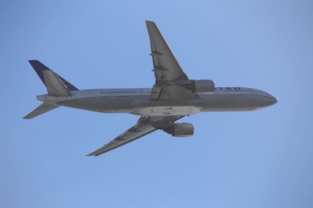 Boeing 777-200 (N779UA)