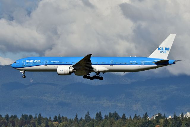 BOEING 777-300 (PH-BVB)