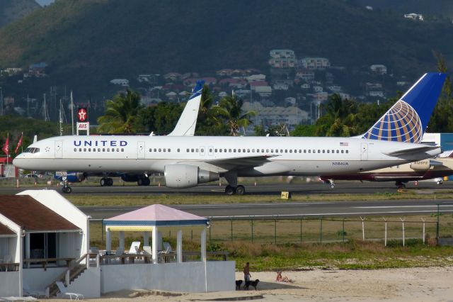 Boeing 757-200 (N586UA)