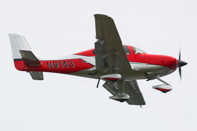 Cirrus SR-22 (N9143)