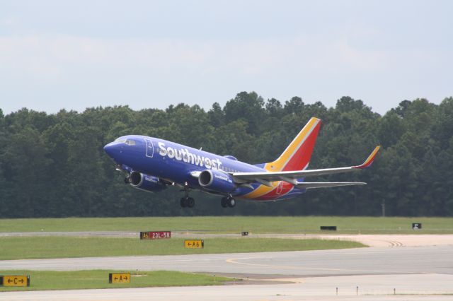 Boeing 737-700 (N418WN) - N418WN rotating off of runway 5R