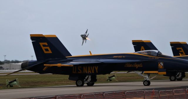 Lockheed F-16 Fighting Falcon (94-0047) - 4/29/22 Viper Demo flight on a low level break just past the Blue Angels parking area