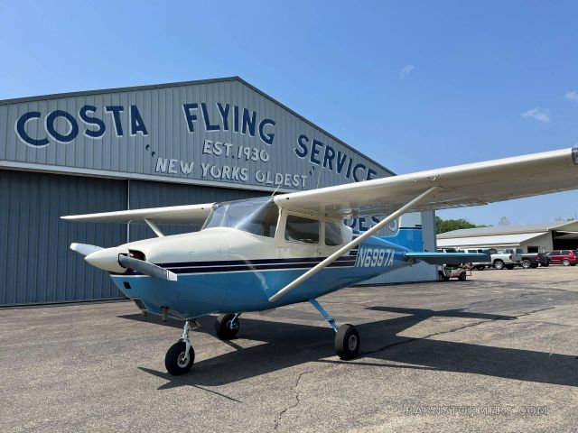 Cessna Skyhawk (N6997A)