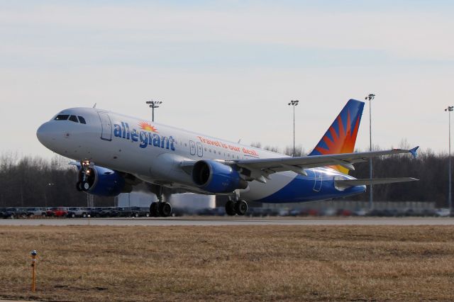 Airbus A320 (N230NV) - AAY801 departing RWY 07 en route to Clearwater Intl (KPIE) on 25 Mar 2018.