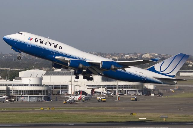 Boeing 747-400 (N174UA)