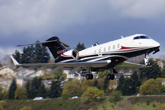 Bombardier Challenger 300 (N300BZ)