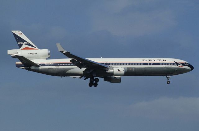 Boeing MD-11 (N811DE) - Final Approach to Narita Intl Airport Rwy16R on 1996/05/12