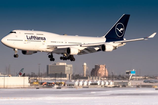 Boeing 747-400 (D-ABVM)