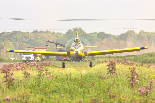 — — - Air Tractor AT-502XP