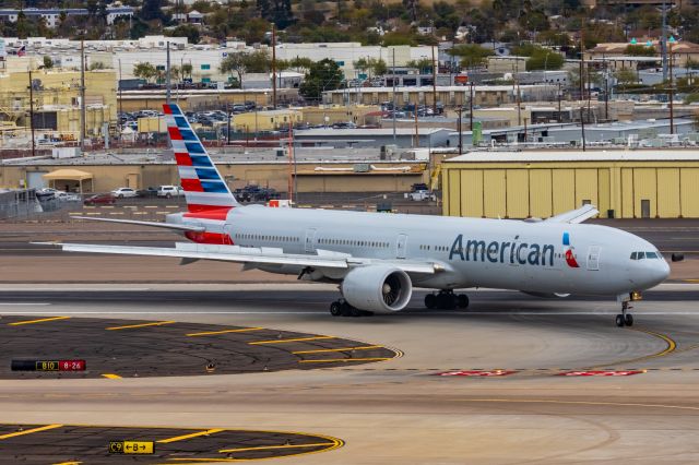 BOEING 777-300ER (N734AR) - An American Airlines 777-300ER taxiing at PHX on 2/14/23. Taken with a Canon R7 and Canon EF 100-400 II L lens.