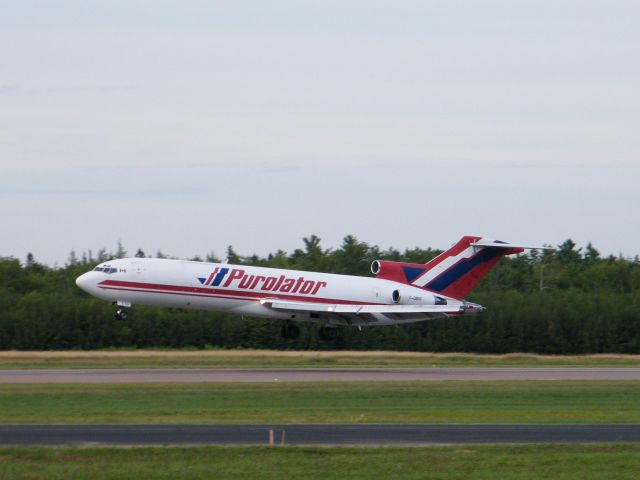 BOEING 727-200 (C-GMKF) - Purolator Landing Runway 29 Moncton, NB, Canada, 08/18/2010