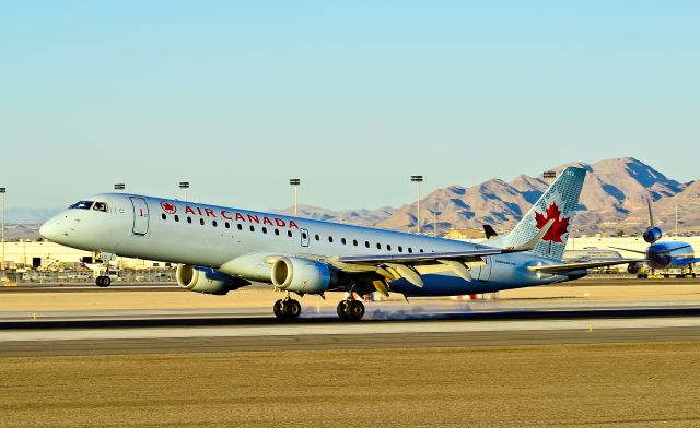 Embraer ERJ-190 (C-FHJJ) - Air Canada Embraer ERJ-190-100IGW 190AR C-FHJJ / 312 (cn 19000041) - Las Vegas - McCarran International (LAS / KLAS) USA - Nevada, October 20, 2011 Photo: Tomás Del Coro