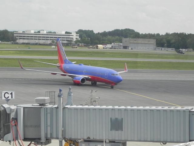 Boeing 737-700 (N285WN) - A Sowuthest Boeing 737 at KALB.