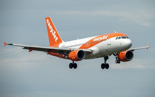 Airbus A319 (G-EZDI)