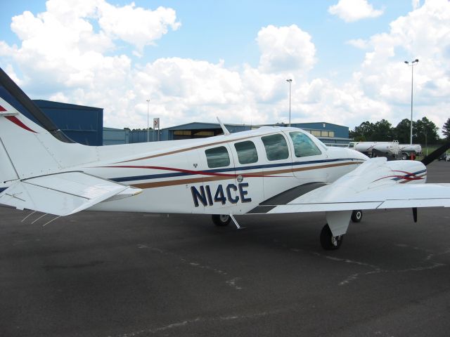 Beechcraft Baron (58) (N14CE)