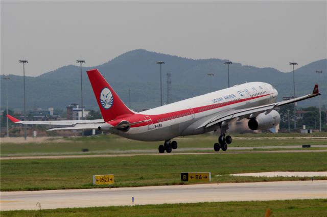 Airbus A330-200 (B-6518)