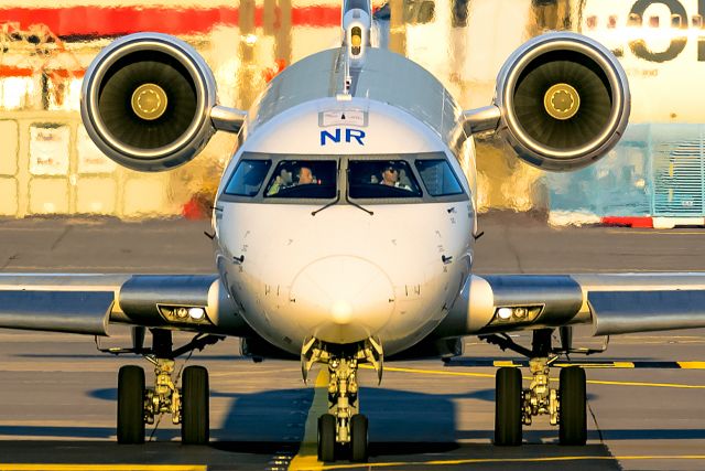 Bombardier CRJ-1000 (EC-MNR)