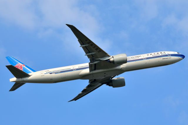 BOEING 777-300 (B-2099)