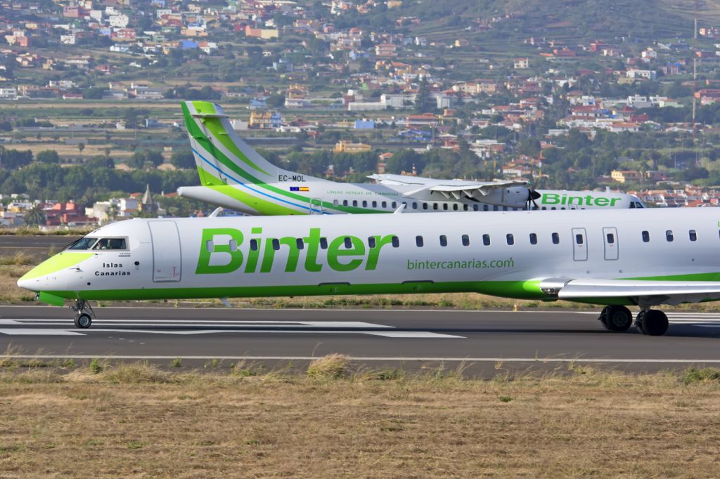 Bombardier CRJ-1000 (EC-MOX) - EC-MOX Bombardier Inc CL-600-2E25 CRJ-1000